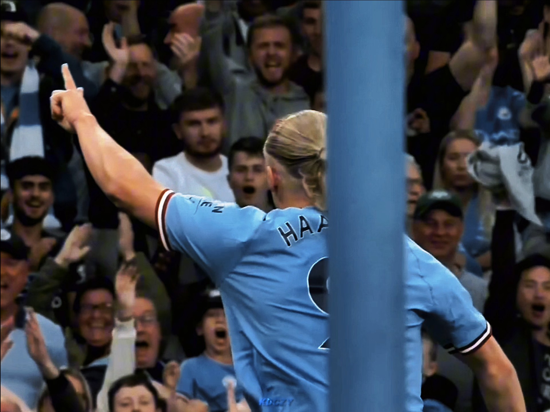 亚博体育官网-战术调整引发热议！，哈兰德在SKT比赛中反败为胜再创辉煌时刻-亚博体育官网