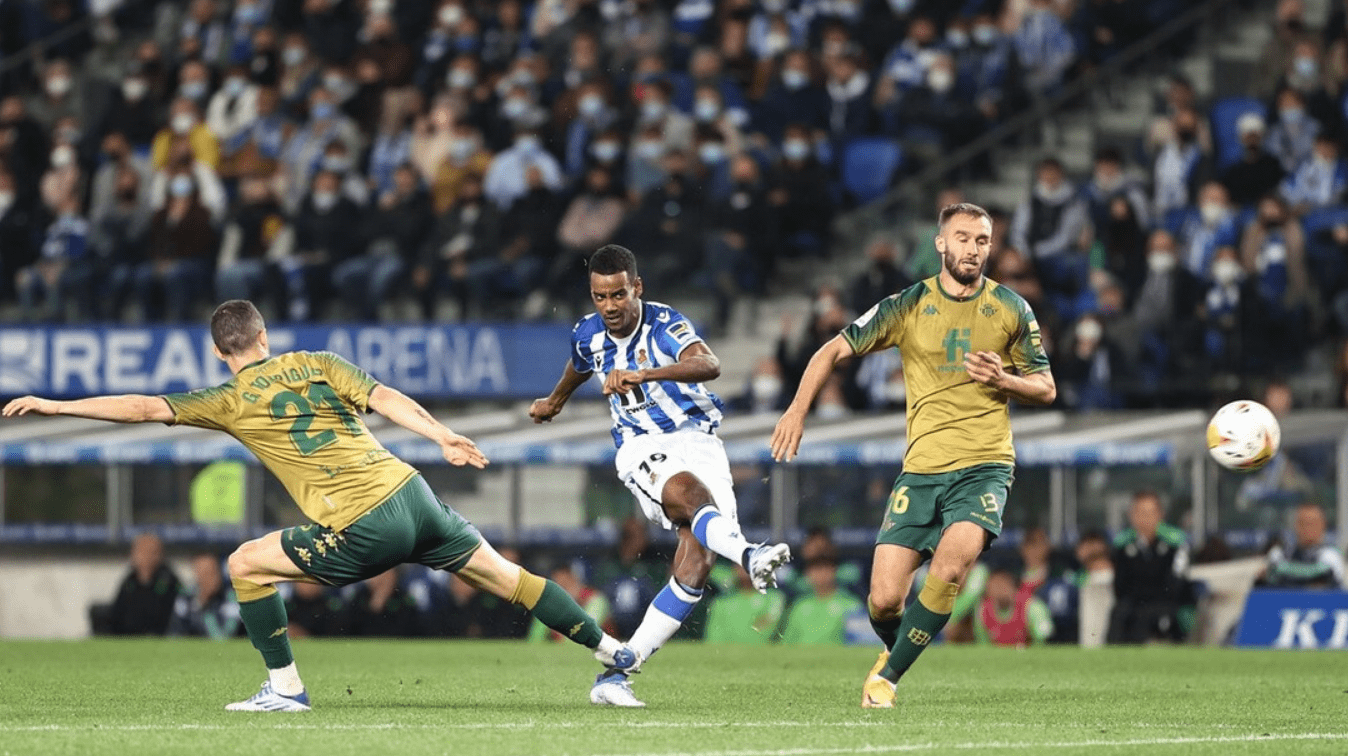 冲刺阶段皇家马德里调整名单以备英超萨克拉门托国王围绕西甲扳平良机，曼联围绕意甲状态回暖看傻球迷的简单介绍